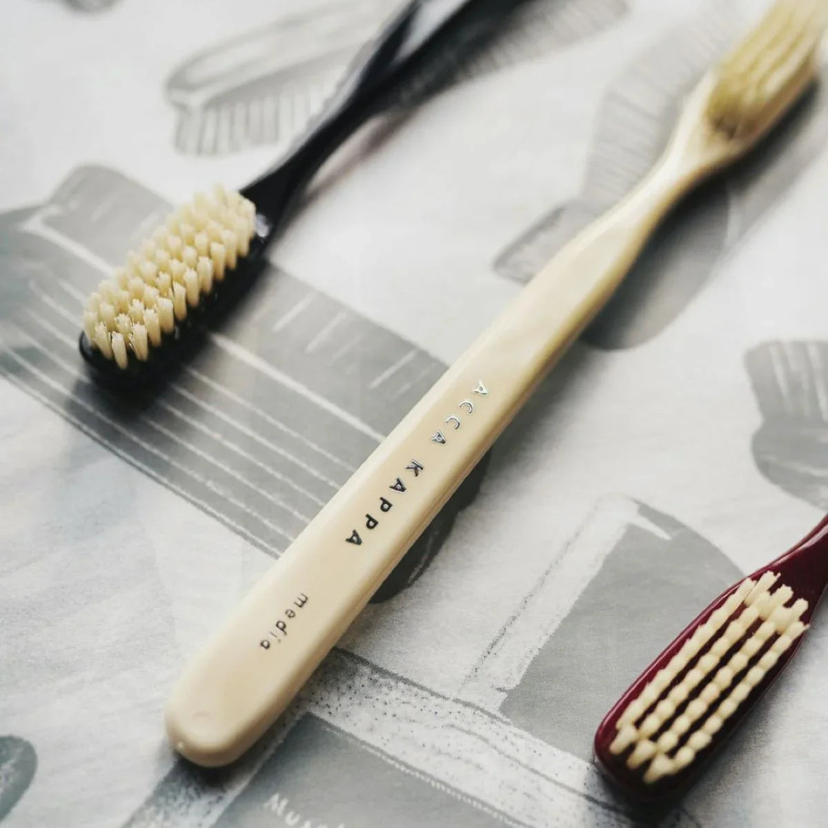 Acca Kappa Tooth Brush – Vintage Nylon – Medium – Black
