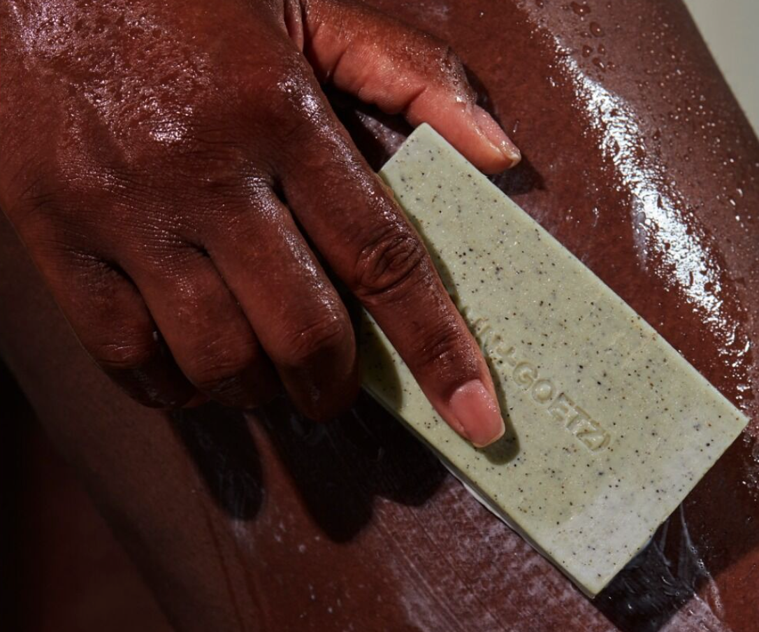 Malin+Goetz Mandelic Acid Exfoliating bar sfeer 